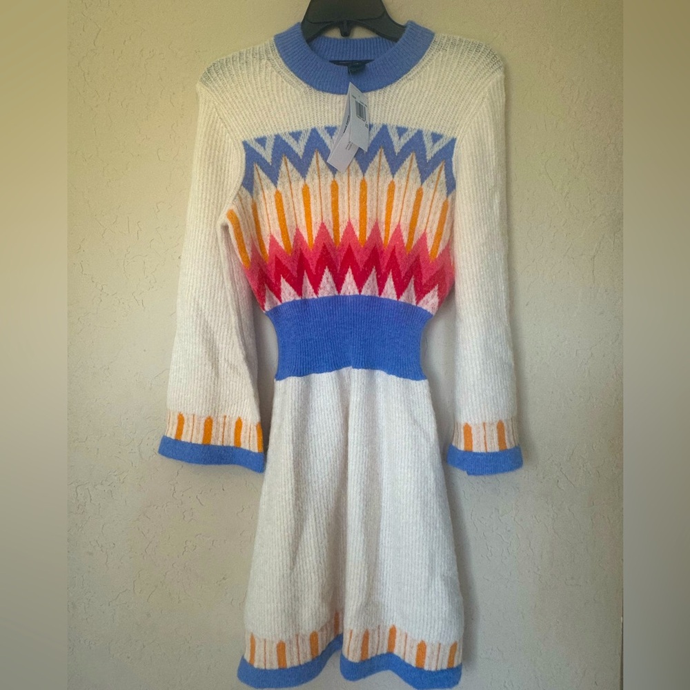 Brand: French Connection| Sizing: XS| Coloring: Cream, Blue, Red, & Orange|